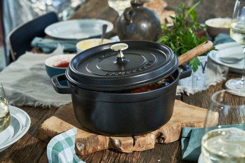 STAUB ستوب وعاء كوكوت دائري 24 سم أسود 3.8 لتر من الحديد الزهر - Image 5